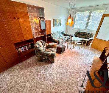 NA PRENÁJOM VEĽKÝ 3 IZB. BYT S LOGGIOU, 84M2, S.JURKOVIČA, SENICA – Fotografia 1