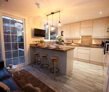 Great Central Location Near the High Street Room 5 - Large Double R... - Photo 4