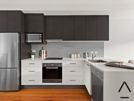 Modern Alexandria terrace maximising light and space - Photo 5