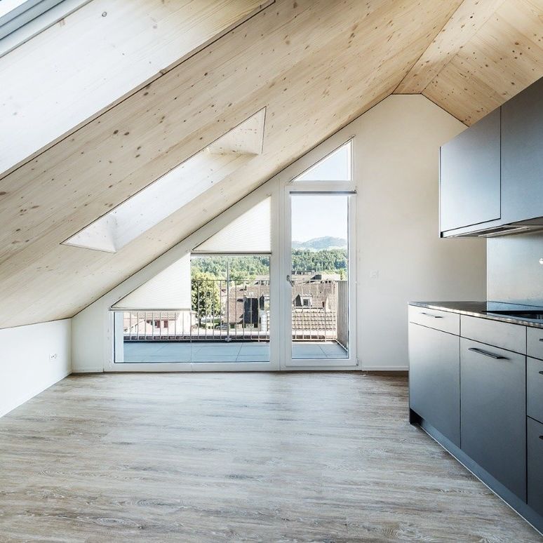 Moderne 1.5-Zimmer-Dachwohnung mit Seeblick - Foto 1