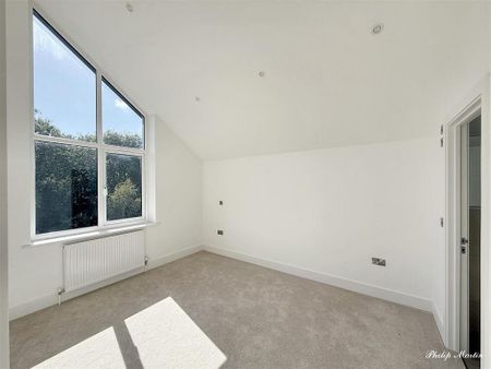 5 bedroom detached house to rent - Photo 3