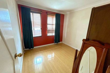 Convenient Location - Photo 2
