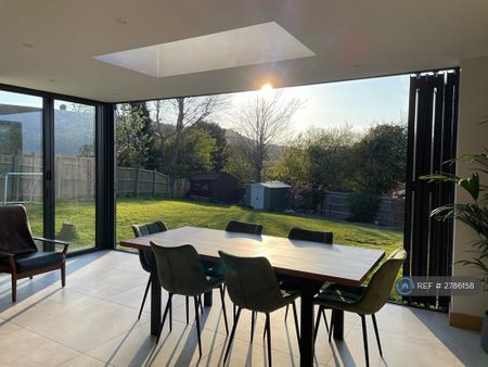 3 bedroom semi-detached house to rent - Photo 3