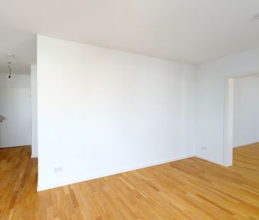 Living in Eastwing: 2-Room-Apartment with Balkon and built-in kitchen - Photo 1