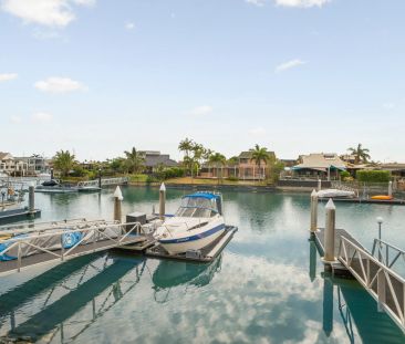 SPARKLING COASTAL TOWNHOUSE WITH CHÍC RENOVATED INTERIOR CONTACT JU... - Photo 6