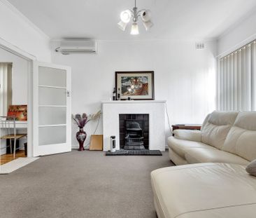 Family home, plus so much more! - Photo 2