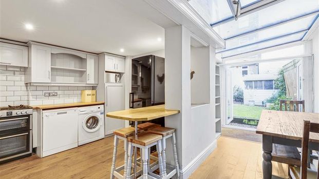 Taybridge Road, SW11 - Photo 1
