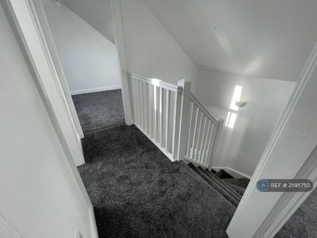 1 bedroom in a house share to rent - Photo 4
