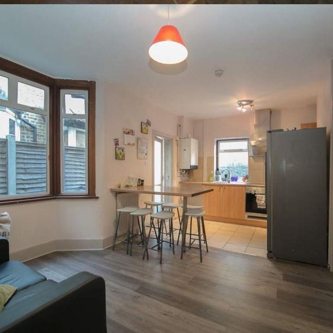 5 bedroom flat share to rent - Photo 1