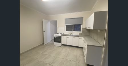 Neat and tidy 2 bedroom unit - Photo 4