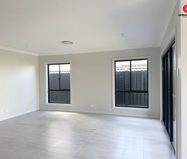 STUNNING HOME IN GREAT LOCATION - Photo 6