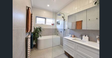 Spacious & Modern 3-Bedroom Home in a Private, Quiet Setting - Photo 3