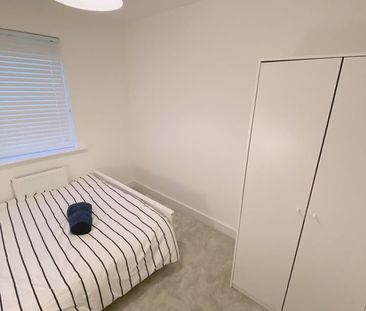 Room in a Shared House, Bradford Road, M40 - Photo 6