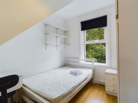 6 bedroom terraced house to rent - Photo 3