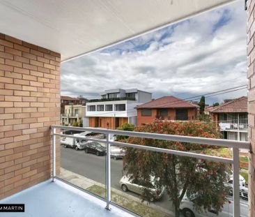 MGM MARTIN - TWO BEDROOM APARTMENT - Photo 2