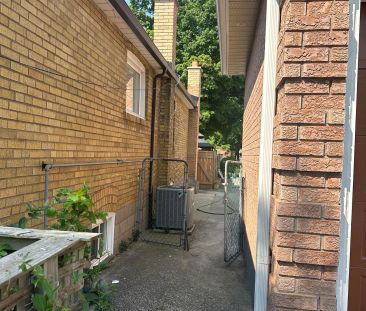 Detached Home For Lease | E9238056 - Photo 4