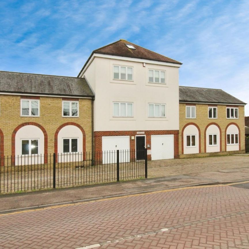 Taverners Way, Hoddesdon - Photo 1