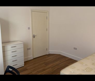 Room in a Shared House, South Birkbeck Road, E11 - Photo 3
