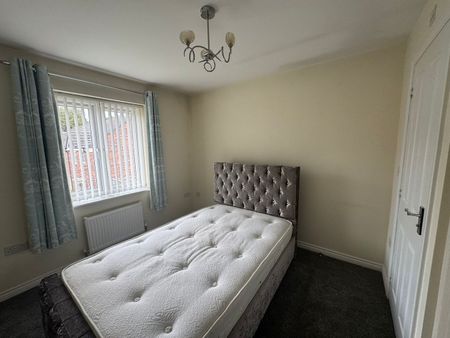 Plantation Drive, Bradford - Photo 3