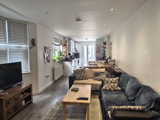 2 Bed Flat, Pemberton Road, N4 - Photo 1