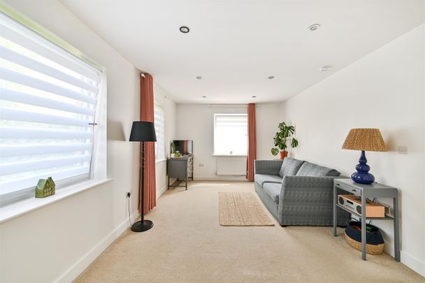 Midgham Way, Reading, RG2 0WW - Photo 1