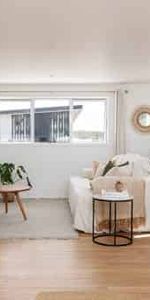 Location, location, location - Photo 3