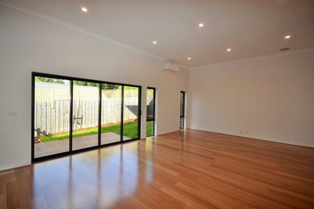 52 Churchill Way, Kilsyth - Photo 2