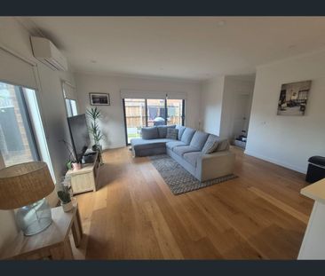 2/6 Wesley Cl, Skye, Vic 3977 - Photo 1