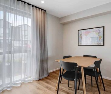 Immaculate townhouse! - Photo 5