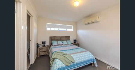 MODERN 4 BEDROOM FAMILY HOME - Photo 2