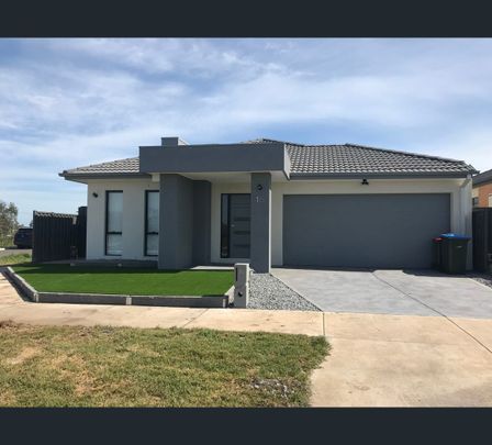 2 Fawn Street, Wyndham Vale, Vic 3024 - Photo 1