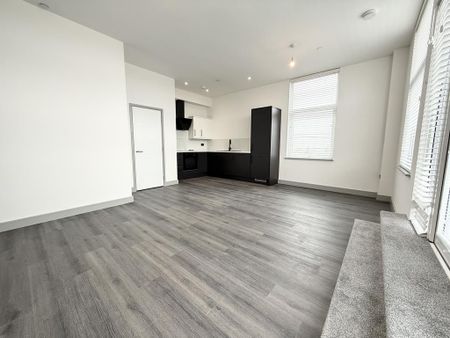 2 bedroom penthouse to rent - Photo 2