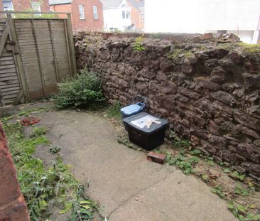 3 bed Semi-Detached - To Let - Photo 4