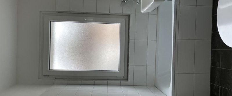 Schicke Wohnung sucht ruhige Mieter: ideale 2-Raum-Wohnung mit Sonnenbalkon - Photo 1