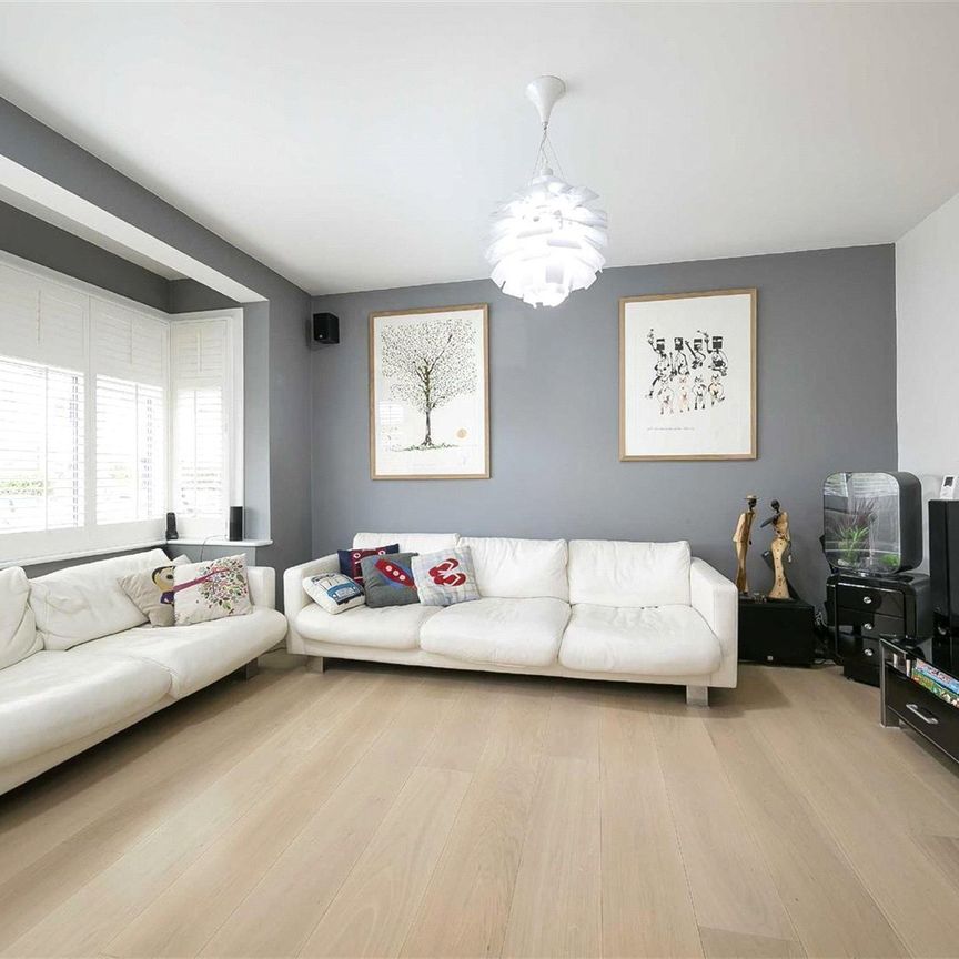 Cambridge Crescent, Teddington, TW11 - Photo 1