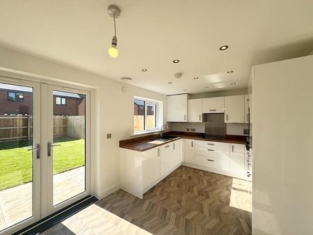 3 bedroom semi-detached house to rent - Photo 4