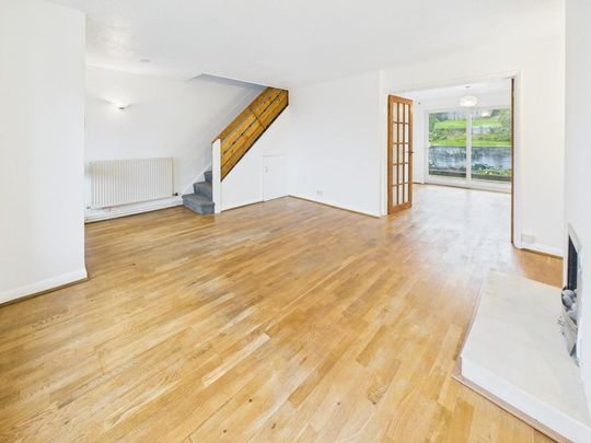 3 bedroom semi-detached house to rent - Photo 1