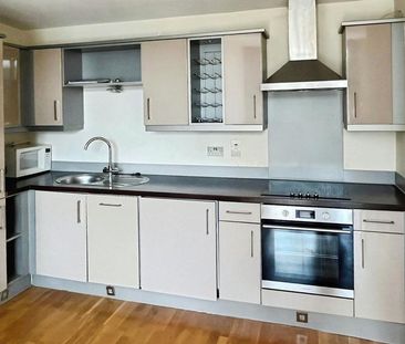 2 bedroom penthouse to rent - Photo 4