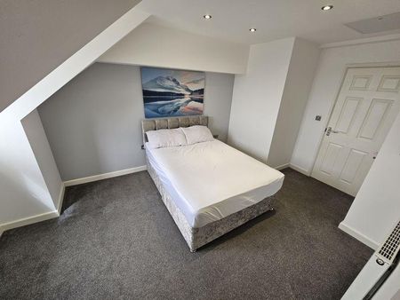 1 bedroom in a house share to rent - Photo 4