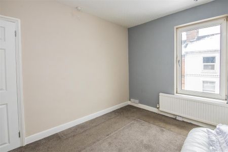 3 bed House - Terraced To Let - Photo 4