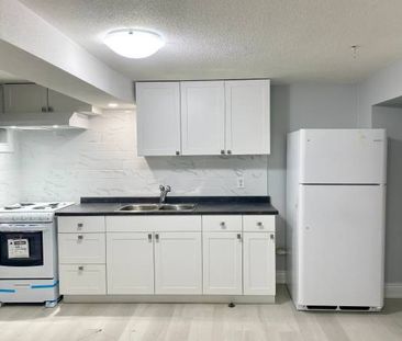 8 THORNCLIFFE AVE. # 1 - LOWER LEVEL STUDIO/ 1BATH, LAUNDRY, UTLS FREE - Photo 1