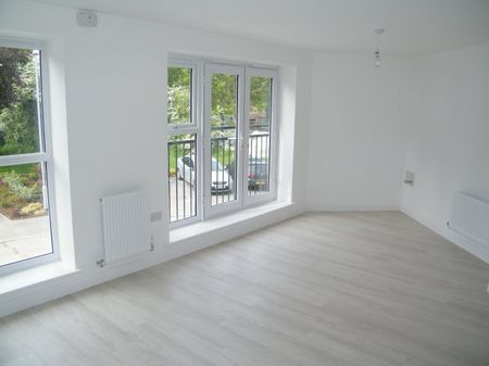 BASILDON - Photo 4