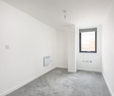 Rent QUBE, West Street, S1 £1,100pcm - Photo 2