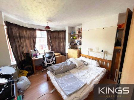 6 bedroom semi-detached house to rent - Photo 3