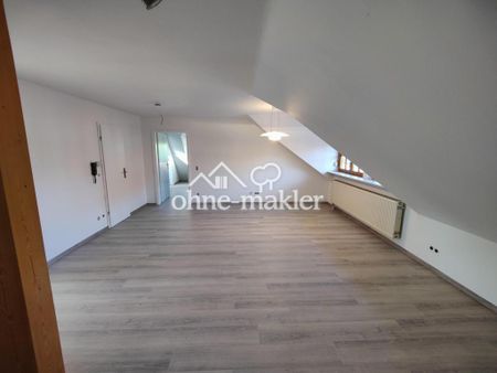 Renovierte 2,5-Zimmer-Dachgeschosswohnung in Ellwangen Kernstadt - Photo 2