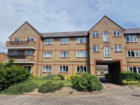 PETERBOROUGH - Photo 2