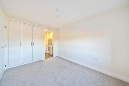 4 bedroom detached house to rent - Photo 4