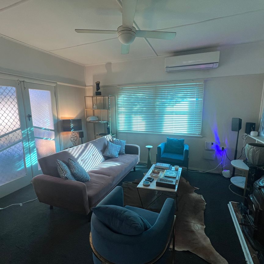 The Entrance - Photo 1