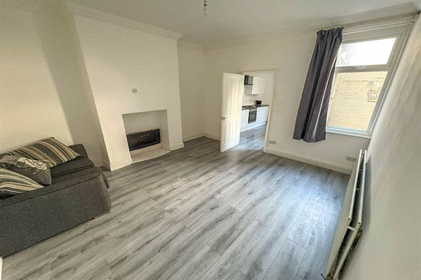 2 bed flat to rent in Stanhope Road, South Shields, NE33 - Photo 1