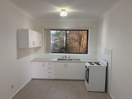Stylish & Freshly Updated 1-Bedroom Villa - Photo 4